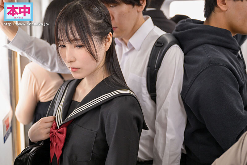 電車通学中、こっそり痴●中出しさせてくれるクラスメイトの香水さん 香水じゅん 画像1