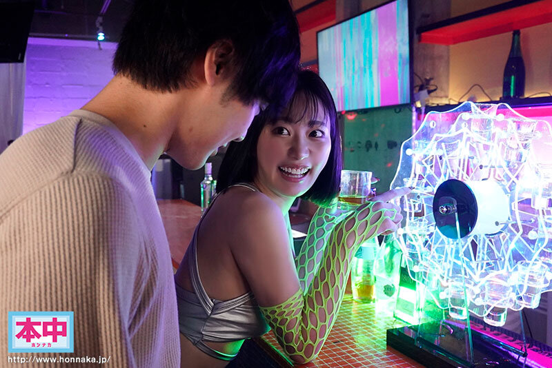 クラブで出会ったお姉さんに誘惑挑発され密室に連れ込まれてブリンブリン尻でバンバン腰振りダンスにドピュッ!と中出しが止まらない!! 美谷朱音 1枚目