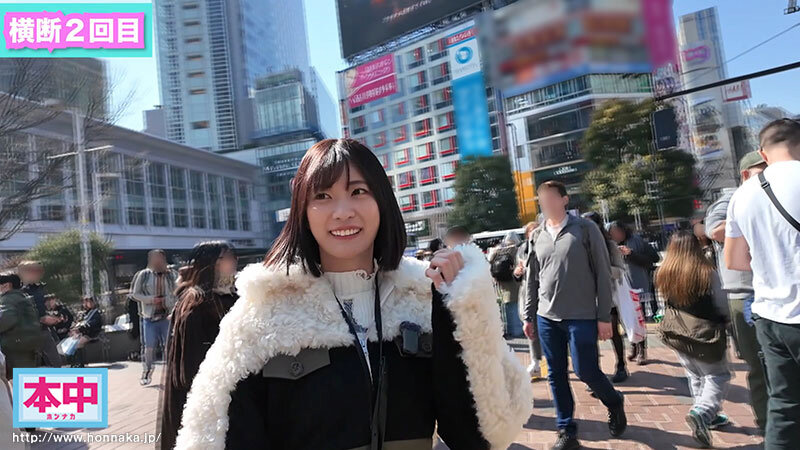 AV男優を探せ!!24時間以内に街中に放った男優を探し出して中出しセックスを阻止せよ! 美谷朱音 2枚目