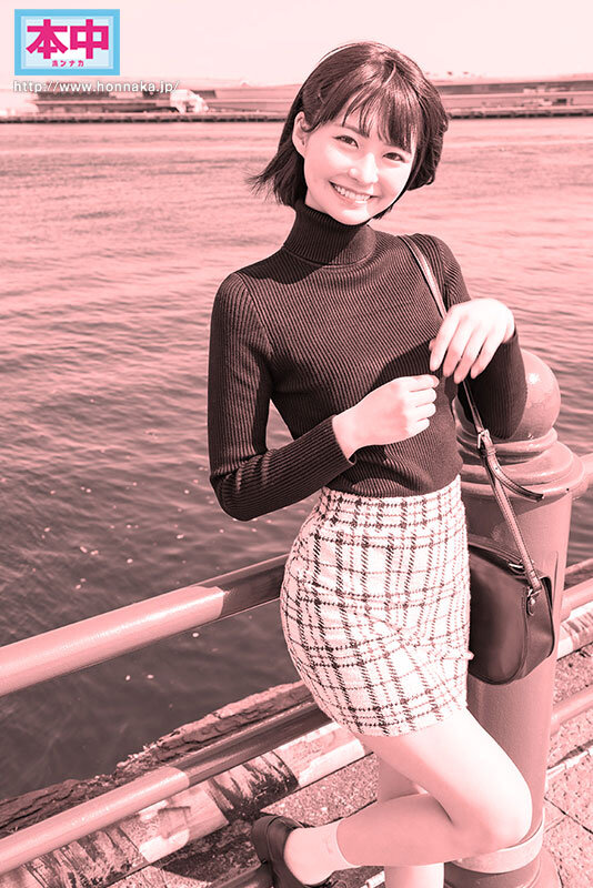 一度関係があった可愛いカフェ店員と3年ぶりに再会したら人妻になっていた。もう一度しないと誘ったら最初は断られたけど押しに弱いのは変わらずで… 1度だけの約束でホテルで朝までめちゃくちゃ中出ししまくった。初めての朝帰り不倫 東條なつ 画像11