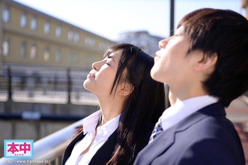 会社の同期NTR 新卒入社した彼女が同期のイケメン絶倫男に何度も中出しされて身も心も奪われた一部始終。 根尾あかり