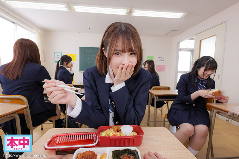 【VR】席替えVR 男は僕ひとりだけのクラスであの子もこの子も僕の隣の席をねらってる!? 松本いちか 2枚目