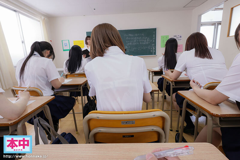 【VR】席替えVR 男は僕ひとりだけのクラスであの子もこの子も僕の隣の席をねらってる!? 松本いちか 5枚目