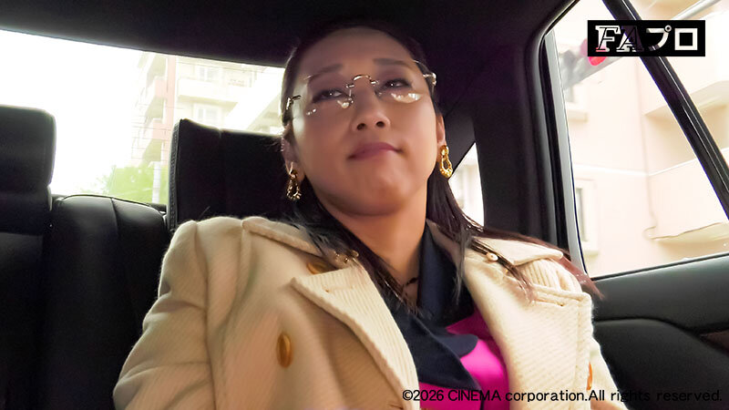 熟女濃厚接吻 エリート議員43才の卑猥なる下半身 白峰郁美 1枚目