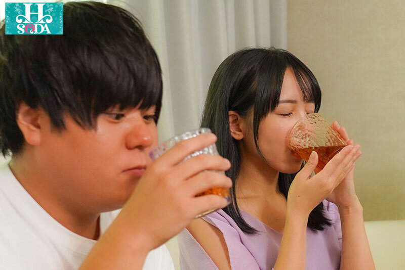 マジックミラーNTRエステ 隣で美乳スレンダーな彼女が寝取られているのに、僕は巨乳お姉さんの凄テクに抗えず、生中セックスしてしまった。 蓮実クレア 美咲音 サンプル