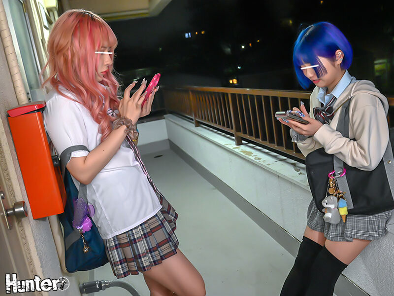 ギャル女子○生のたまり場と化したボクの部屋でギャルたちと川の字数珠つなぎFUCK!ボクの部屋をたまり場として利用しているギャルたちはボクを男として意識していないので余裕でお泊り!一緒に川の字で寝てると寝相が超悪く服がかなりはだけて派手な下着が見えたり… 7枚目