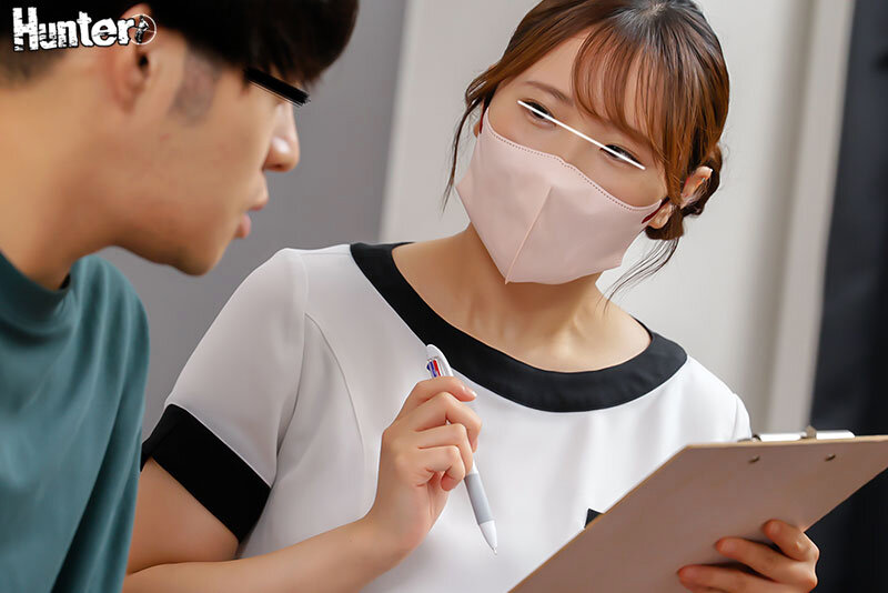 エッチな妄想が現実だった！脱毛クリニックに行ったらセクシーな女性スタッフが真面目に仕事するフリしてボクのVIOをわざと刺激！ムダ毛以外も… 画像2