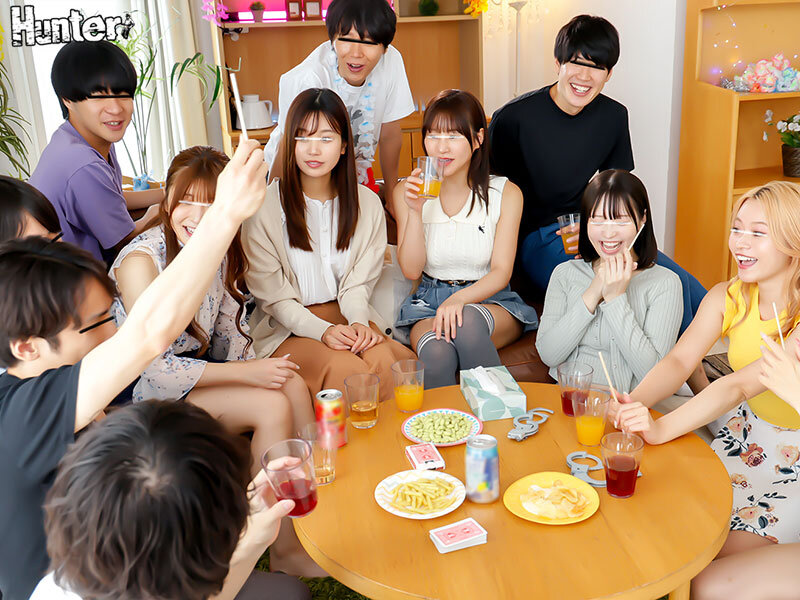 サンプル-地味子なのに初めてのセックスで経験人数が一気に5人！大学生の地味子が誘われた初めての乱交パーティー！ ヤリマン女子が当然のようにセックスする中、地味子も流されチ○ポにハマって最後は大乱交デビュー！