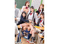 『授業中にどこまでエッチな事できるか勝負しよ』超エッチな小悪魔ヤリマン女子たちが、呑気なおじいちゃん先生の授業だからヤリタイ放題！「何をやってもバレないよ！」と言って授業中にお昼ご飯をかけたエッチなチキンレースを開催！ - サンプル 1