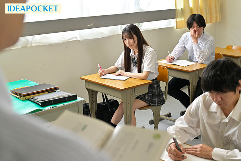 仕事終わり制服リフレを呼んだら自分の教え子が…。 お互い弱みを握った教師と生徒の背徳的でイケナイ関係 佐々木さき 画像1