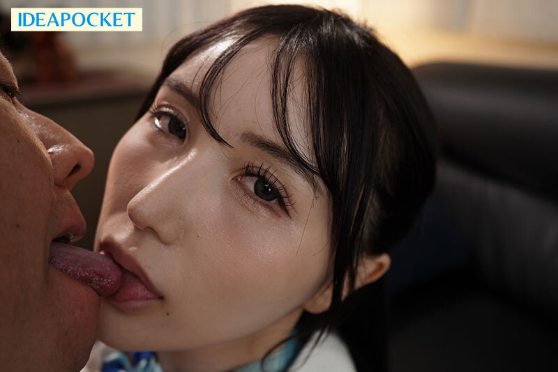 フライト後の滞在先で変態脚フェチ機長と汗だくベロキス性交に溺れる美脚パンストCA 藤咲まい 画像7