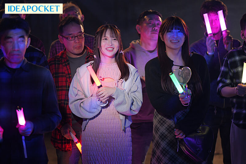 アイドルオタクの私はライブ中に初めて痴●...のサンプル画像 1