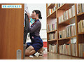 おっとり無口な地味司書さんの裏の顔は脱いだらスリム巨乳のむっつり淫乱痴女 坂井美桜 - サンプル 8