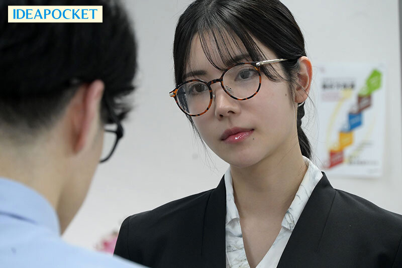 仕事が終わらず普段厳しい社長秘書の家へお泊まり…酒の勢いで襲ってしまったら僕のチ●ポで感じまくる普段とのギャップが可愛過ぎて翌日も朝勃ち止まらずヤリまくってしまった 楓カレン 画像1