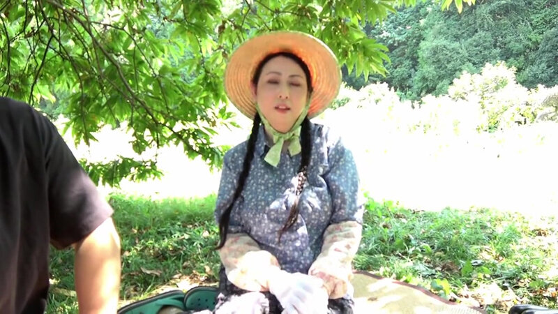 埼玉・北坂戸 野菜を栽培するセックスレスの巨乳妻 月野夜宵 サンプル画像 2