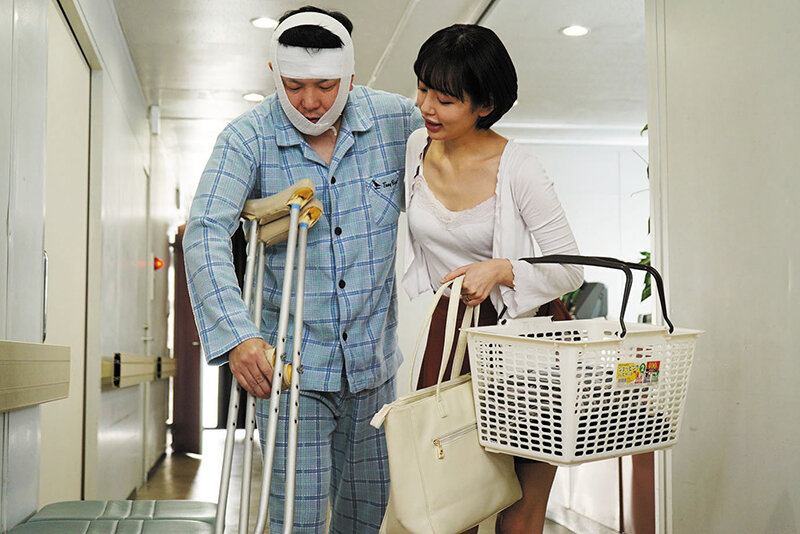 サンプル-同級生の妻 入院生活で溜まりまくった俺のベッドに友人夫婦が見舞いに来て 美咲かんな