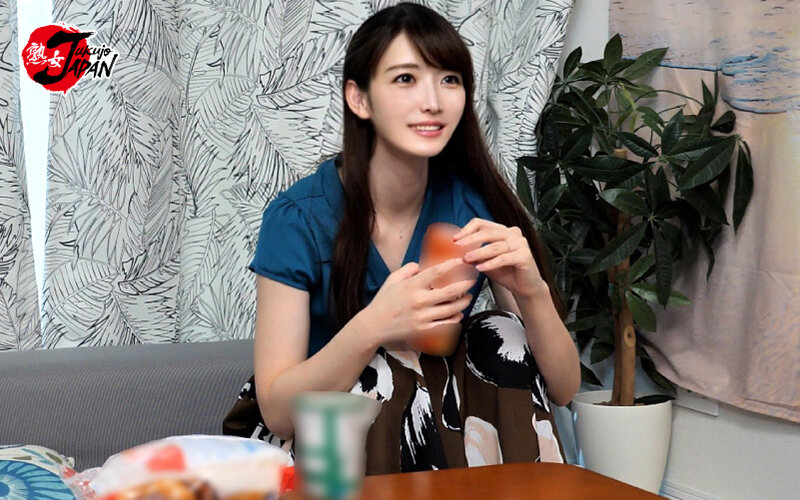 イケメンが人妻を部屋に連れ込んでSEXに持ち込む様子を盗み撮りしたDVD。019~強引にそのまま中出ししちゃいました~Part.1 2枚目