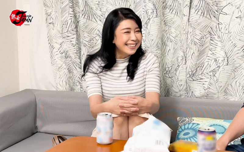 イケメンが人妻を部屋に連れ込んでSEXに持ち込む様子を盗み撮りしたDVD。021~強引にそのまま中出ししちゃいました~Part.1 画像7