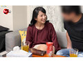 イケメンが人妻を部屋に連れ込んでSEXに持ち込む様子を盗み撮りしたDVD。024～強引にそのまま中出ししちゃいました～ サンプル画像11