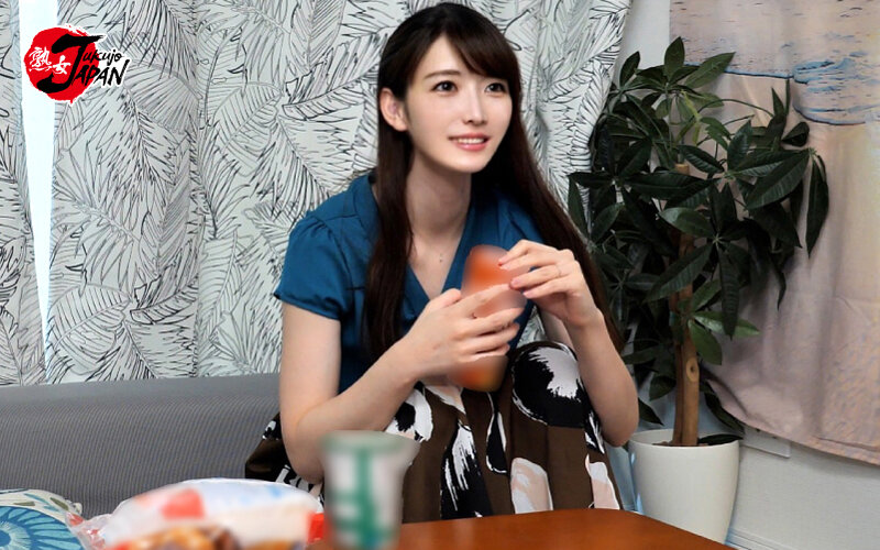 イケメンが人妻を部屋に連れ込んでSEXに持ち込む様子を盗み撮りしたDVD。019〜強引にそのまま中出ししちゃいました〜 画像1