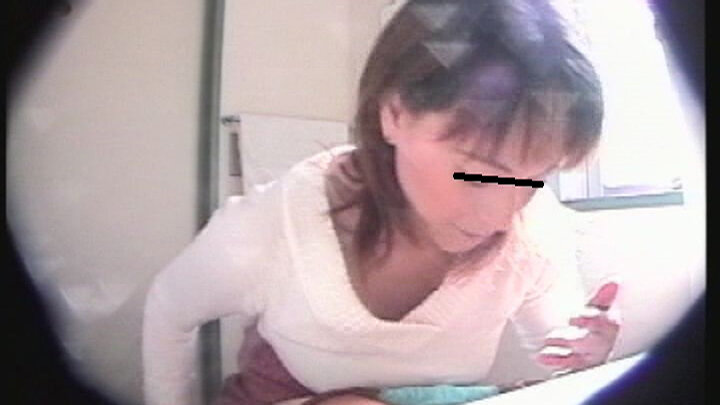 都内某所の仮設和式トイレ排泄盗撮スパイカメラ映像4時間2 30人 画像3