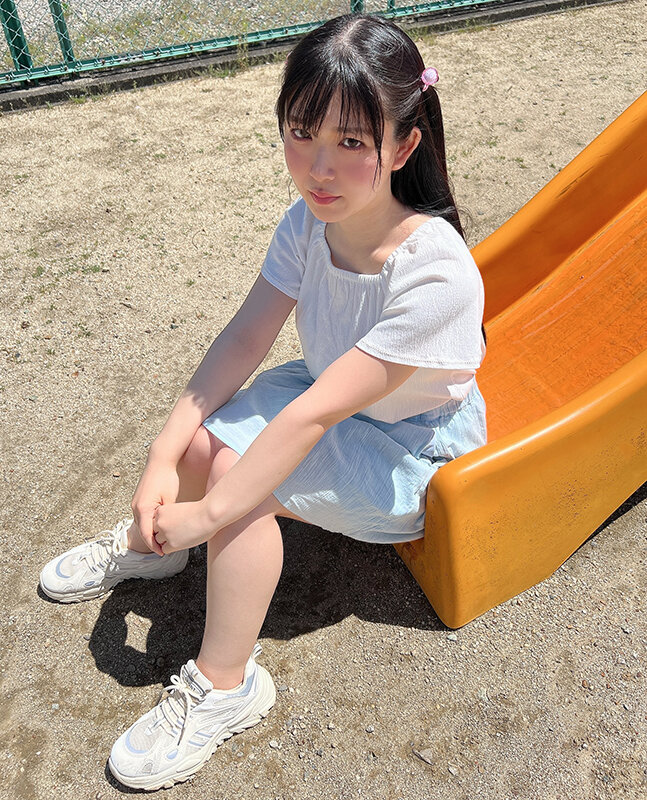 かどわかし。クラスで人気の純真無垢な女の子を激キモ中年オヤジがたぶらかし潮吹き&抜きションするまで育成開発した性覚醒ドキュメント 真白ふわり 画像2