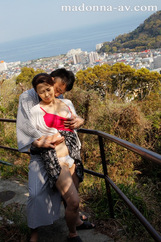 寝取られ温泉旅行 ～湯けむりで燃え上がる相姦の湯～ 暮町ゆうこ