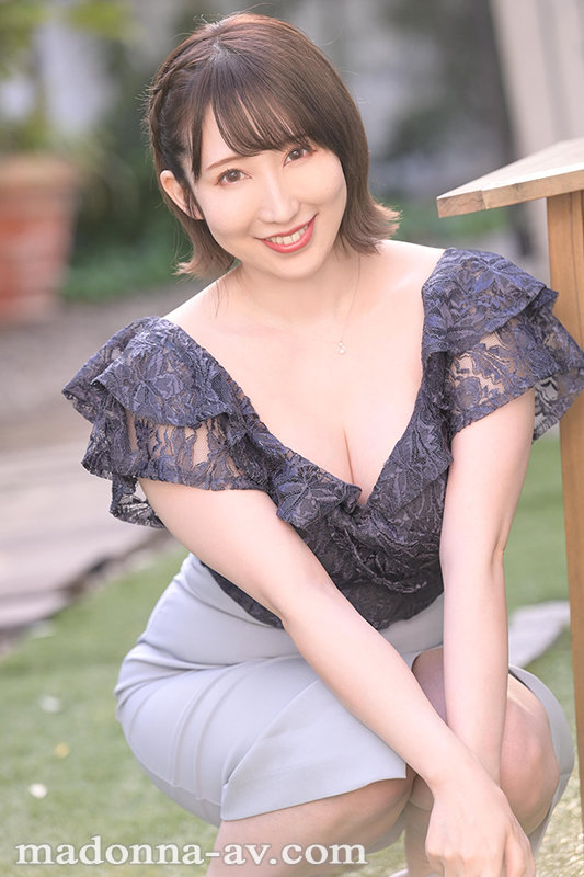 年下男を無意識に惚れさせちゃう魔性系イイオンナ 奥美遥 34歳 AV DEBUT - Image 4