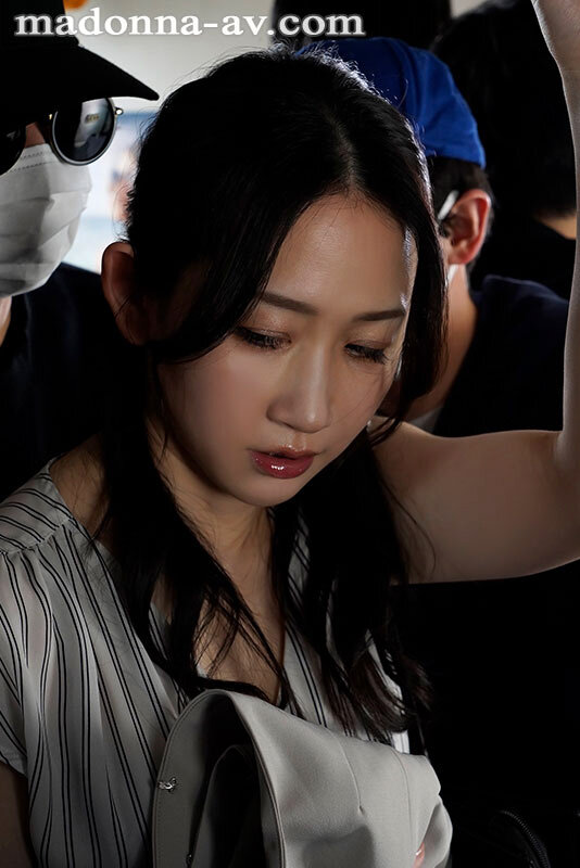 女上司、出張先で恥辱に揺れる中出し電車痴● 水戸かな 2枚目