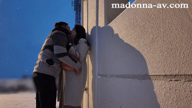 祝Madonna専属6周年記念作品 津軽海峡、『不倫』景色。 人目を盗みキスしまくり、1泊2日のガチ二人きりハメ撮り中出し旅行―。 木下凛々子 サンプル