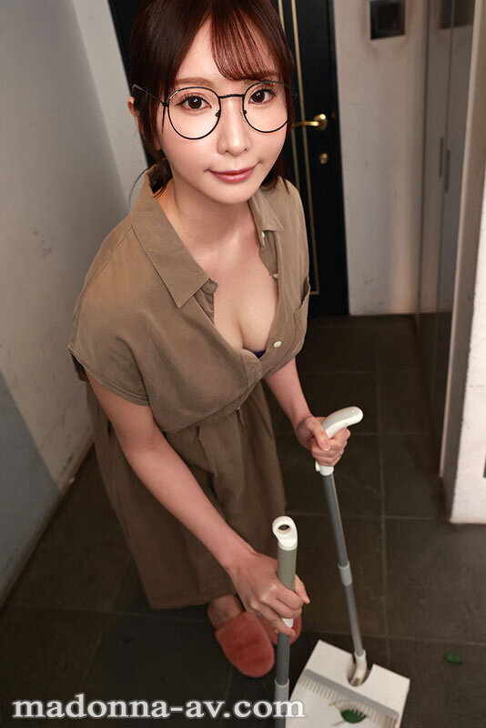 【VR】新妻ゆうか 初VR 単身赴任先でムラムラが収まらず行ってしまったメンズエステでお隣の地味奥さんと遭遇…。隣人妻と身体の相性が抜群で、本番NGのはずが求められるまま中出しSEXしまくった僕。超高画質8K 画像2