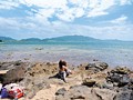 人妻漂流レズ ～無人島で芽生える欲情の雌花～ 白木優子 結城みさ - サンプル画像