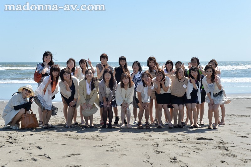 桜前女子学院昭和57年卒業生 五十路22人同窓会 マドンナ史上最大!! 37P大乱交!!