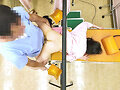 産婦人科どすけべ診察 検診で来院した美人妻のお股をぬぷぬぷ診療しまくる悪徳エロ産婦人科医 04 月野ゆりね - サンプル 12