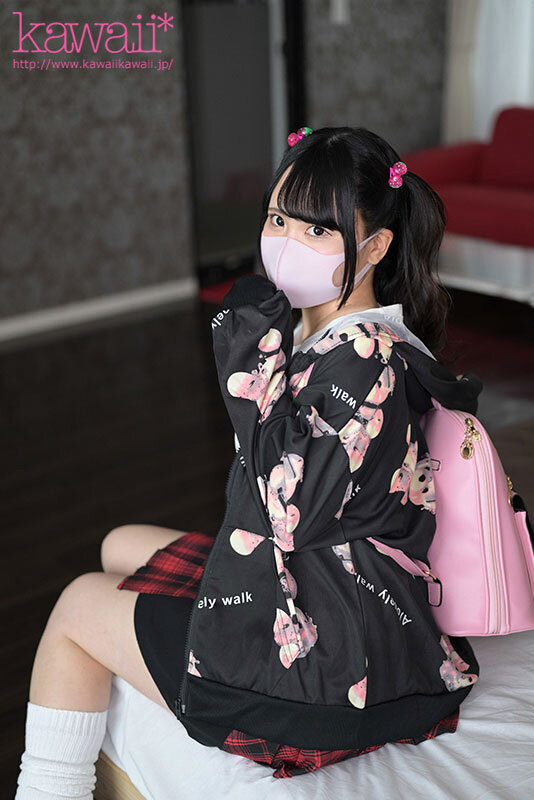 【VR】マスク少女ゆらちゃん 子供っぽい声、大きく膨らんだ乳房、生々しいムッチリBODY…居場所のない訳あり家出ムスメ 2枚目