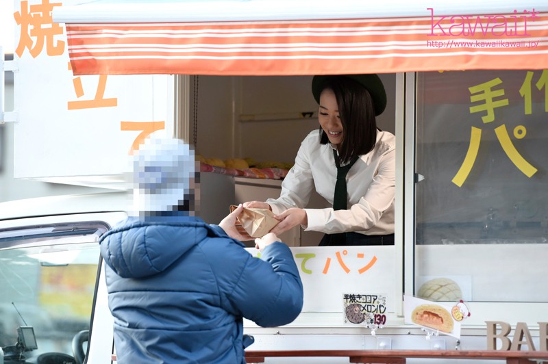 長●まさ●激似と巷で噂の行列の出来る移動メロンパン屋の美少女看板娘ちさちゃん SEXがエロ過ぎて緊急AVデビュー！！