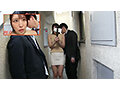 潜入！【痴●団地】～触られたい女達が集うぶっかけアパートメントを体験取材！痴●フリーな女記者しおり～ 倉木しおり - サンプル 11