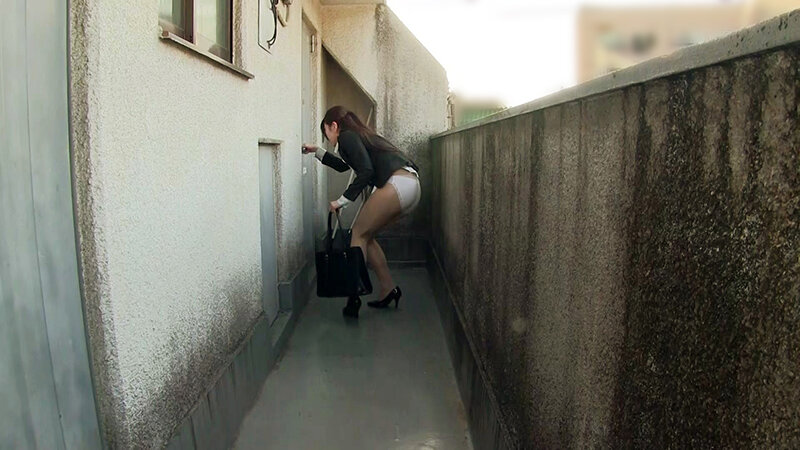 潜入!【痴●団地】~触られたい女達が集うサンプル画像8