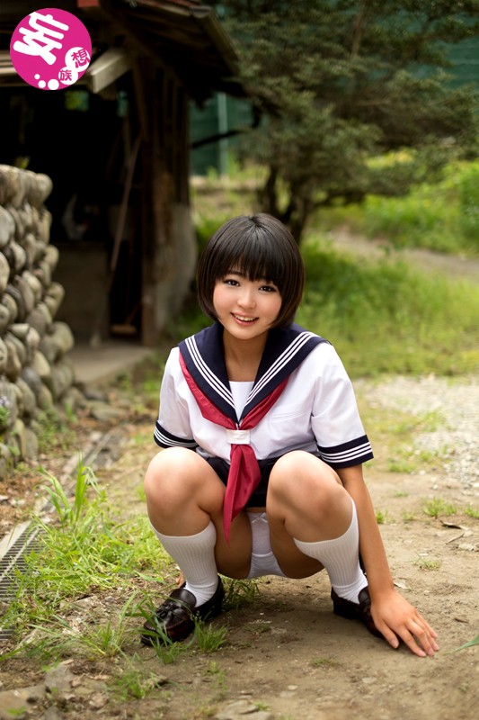 ド田舎の川辺で見つけた日焼けロリィーちゃん さちのうた18才 - Image 1