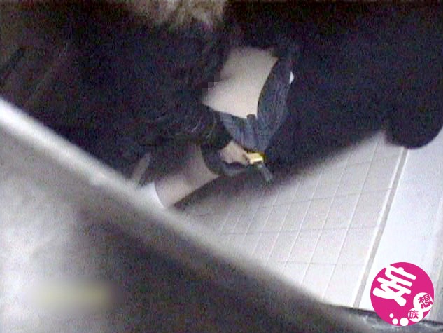 ［個人投稿］［極秘買取］本物女子○生を公園のトイレで強●する一部始終を撮影した映像を入手発売！ - Image 10