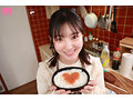 【VR】僕のお弁当を毎日作ってくれる世話焼き彼女 裸エプロンからはみ出す乳首がかわいくて料理中なのにおっぱじまっちゃった付き合いたての大学生の巨乳彼女と同棲性活 小鈴みかん 画像2