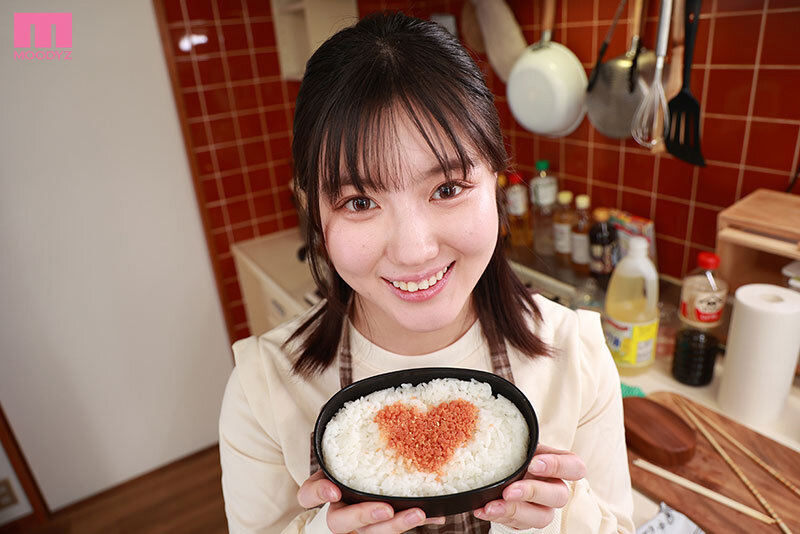 【VR】僕のお弁当を毎日作ってくれる世話焼き彼女 裸エプロンからはみ出す乳首がかわいくて料理中なのにおっぱじまっちゃった付き合いたての大学生の巨乳彼女と同棲性活 小鈴みかん 2枚目