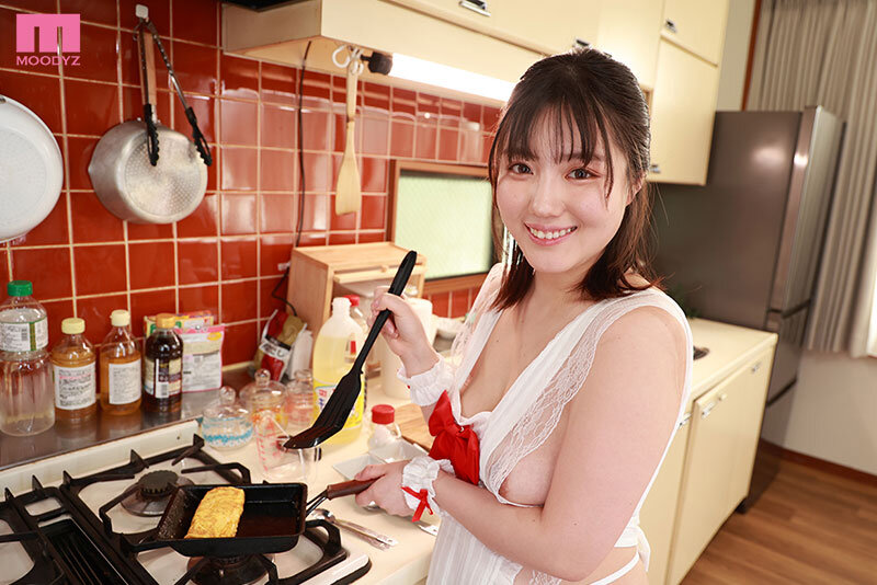 【VR】僕のお弁当を毎日作ってくれる世話焼き彼女 裸エプロンからはみ出す乳首がかわいくて料理中なのにおっぱじまっちゃった付き合いたての大学生の巨乳彼女と同棲性活 小鈴みかん 5枚目