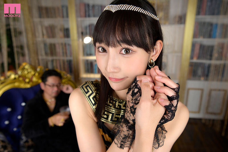 【VR】旅行先で助けた綺麗なお姉さんはその国の王妃だった！エキゾチック美女と異国式メンエス体験 白浜果歩