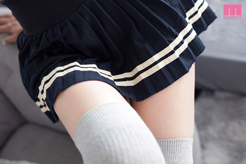 【VR】妹の不適切な絶対領域 ミニスカートとニーハイが織りなす永遠の17cm 太ももとパンチラのマリアージュ 新井リマ サンプル