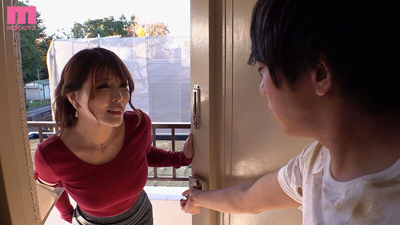 Akari Niimura 30 shots of rescue support for a caring neighbor's bimbo married woman who returns to society as a slut with dirty talk