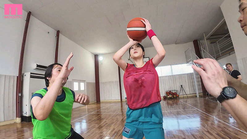 高身長172cm巨乳118cmのエリートボディ ガチ元代表候補の女子バスケ選手 本気バスケ映像と指導的レ●プ輪● 辻井ほのか