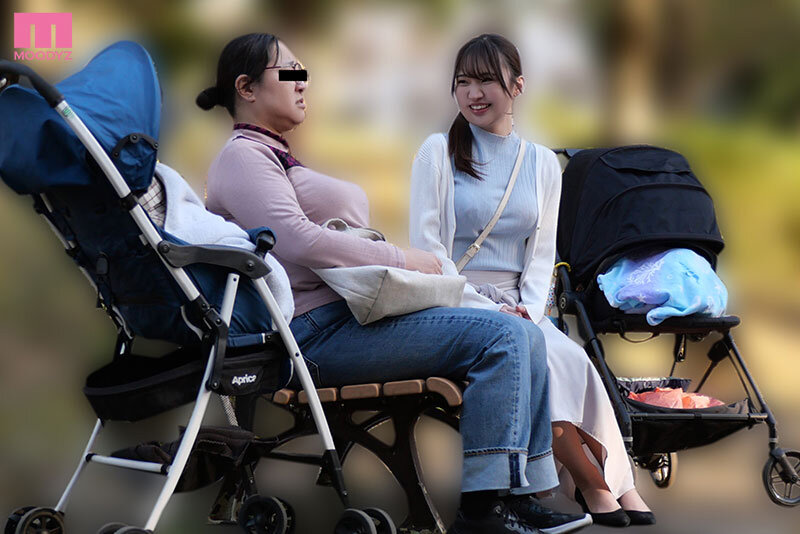 ベビーカー揺らしながら絶対オレら夫婦を見下してる隣人巨乳妻の産後処女を奪ってやったら長時間痙攣アクメで失禁しやがった(笑) 堀田真央 1枚目