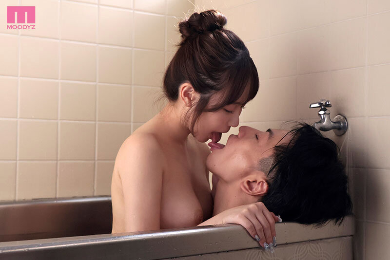 生徒に合鍵を渡してしまった担任教師の僕と夏休みの間中出ししまくった禁断同棲生活 小野六花 画像5