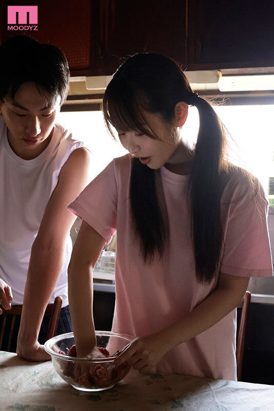 生徒に合鍵を渡してしまった担任教師の僕と夏休みの間中出ししまくった禁断同棲生活 小野六花 画像9